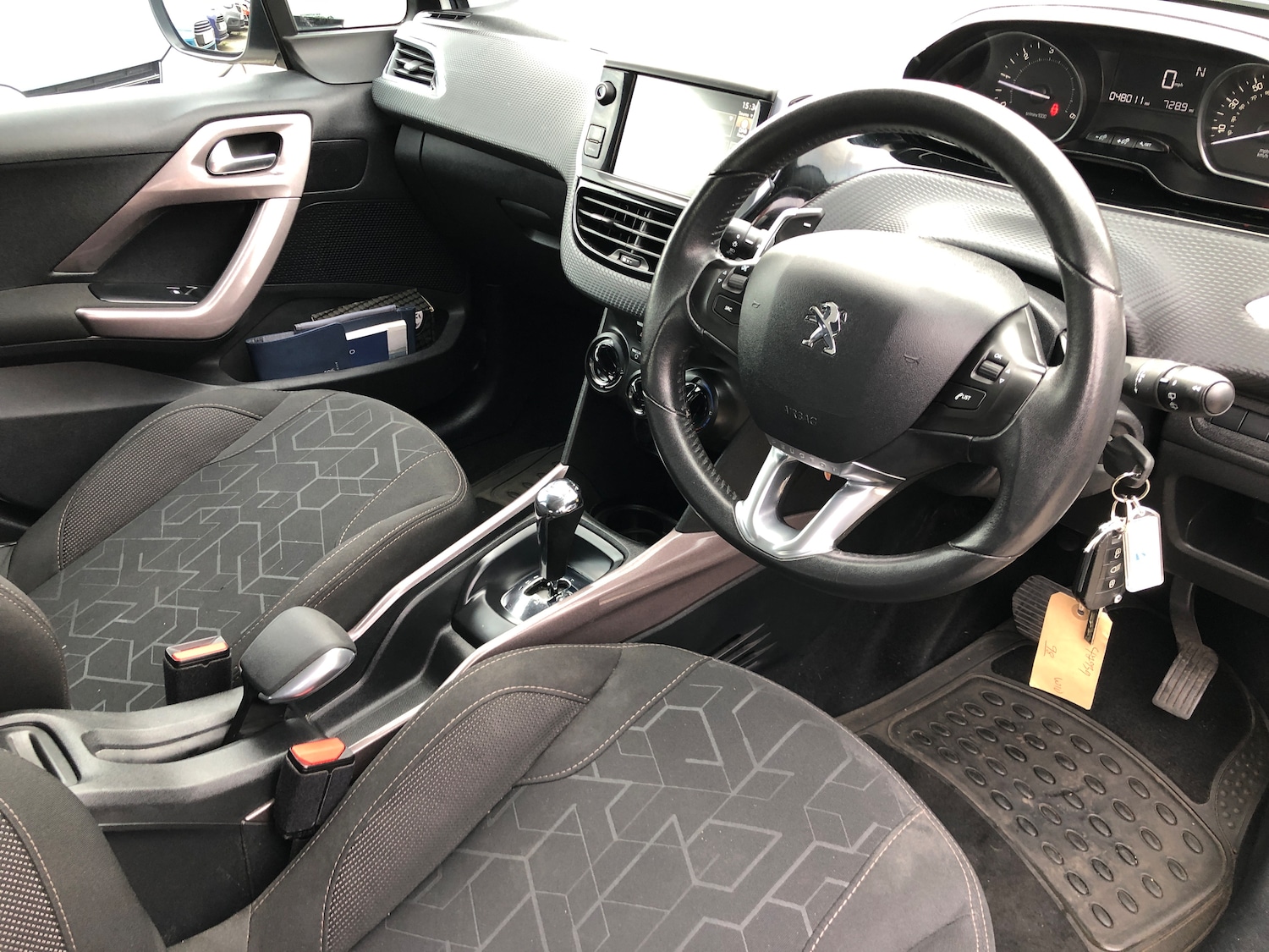 Used Peugeot 2008 2015 for sale - 76220646: Photo 7