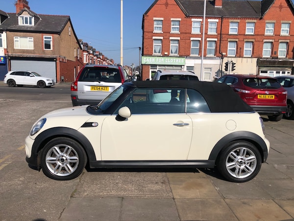 Used MINI Convertible 2011 for sale - 76103741: Photo 21