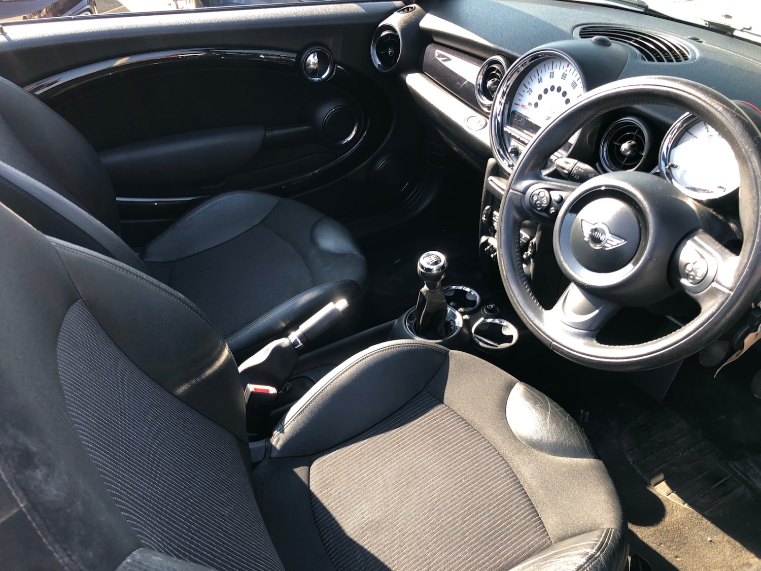 Used MINI Convertible 2011 for sale - 76103741: Photo 24