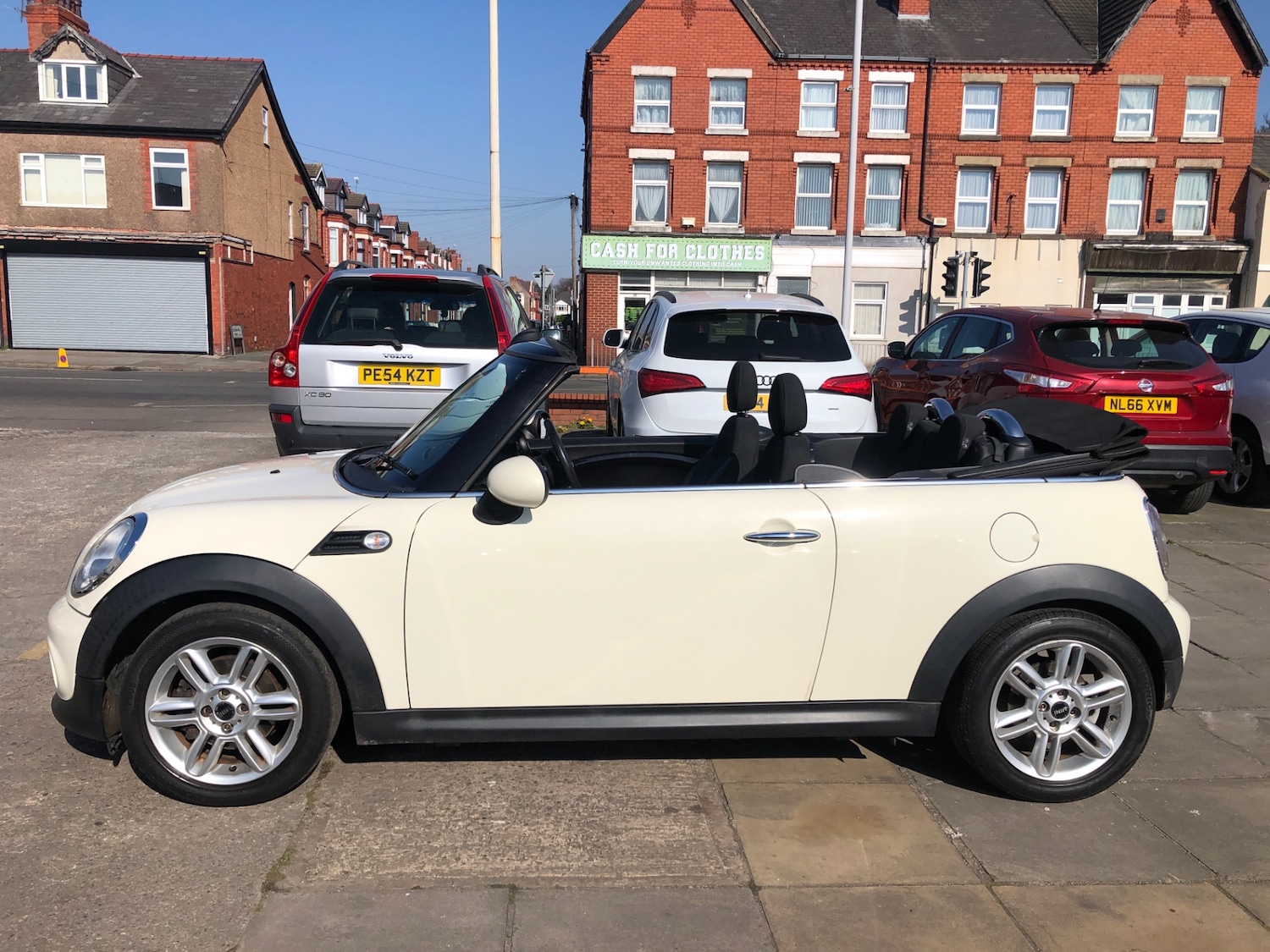 Used MINI Convertible 2011 for sale - 76103741: Photo 4