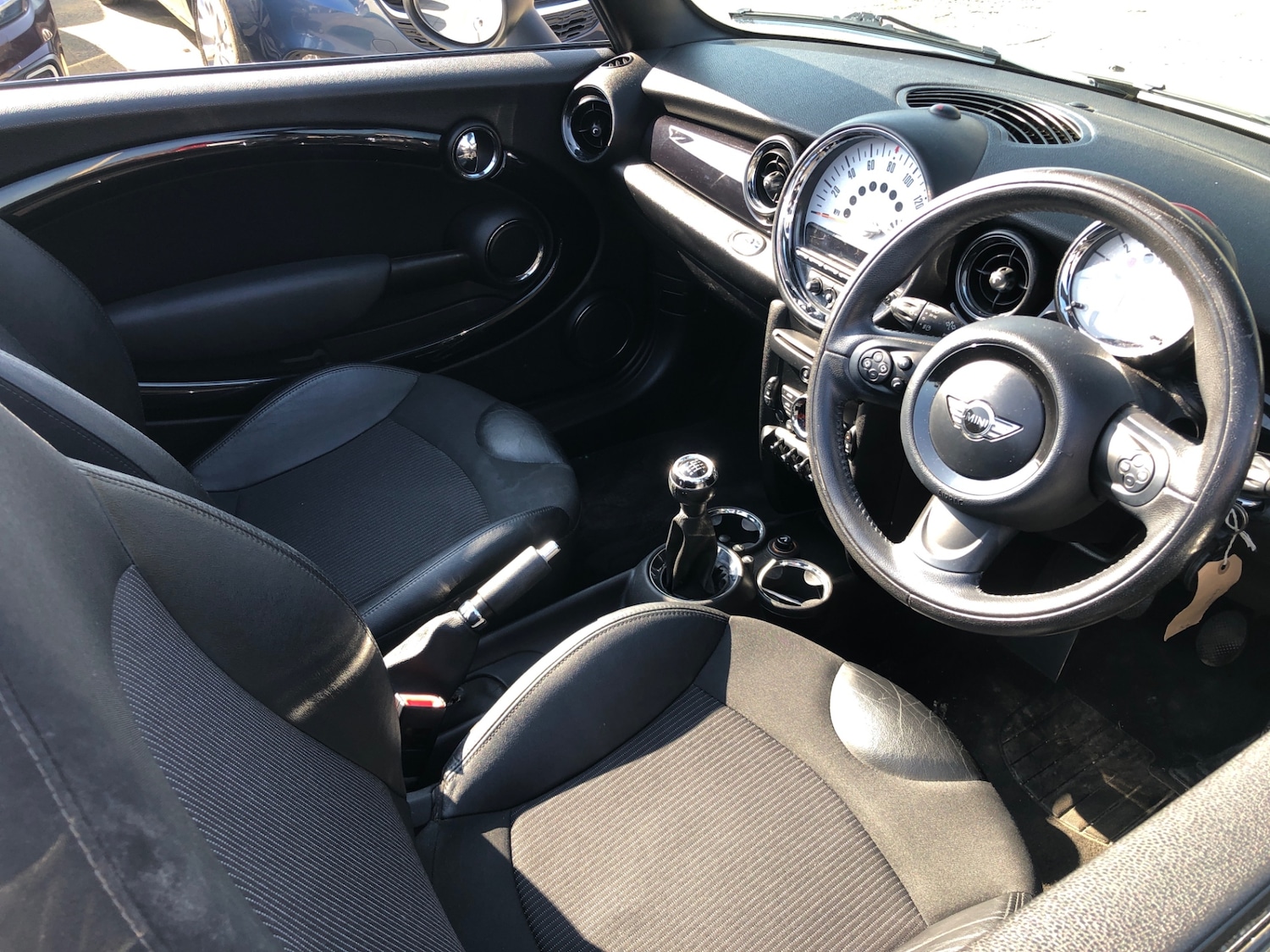 Used MINI Convertible 2011 for sale - 76103741: Photo 9