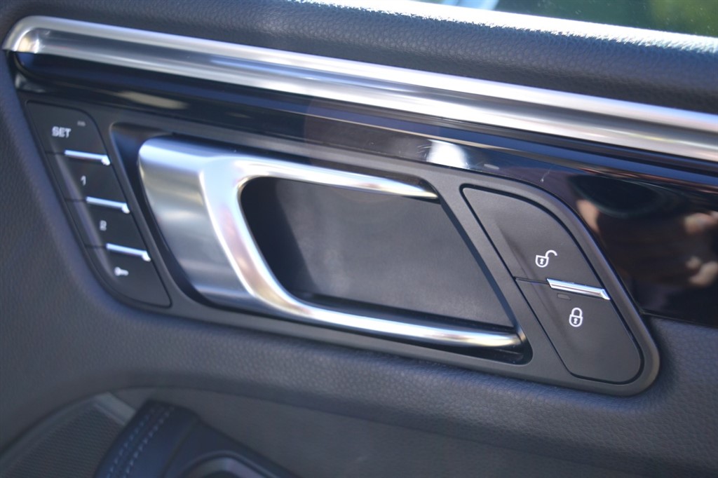 Used Porsche Macan 2018 for sale - 76392331: Photo 19