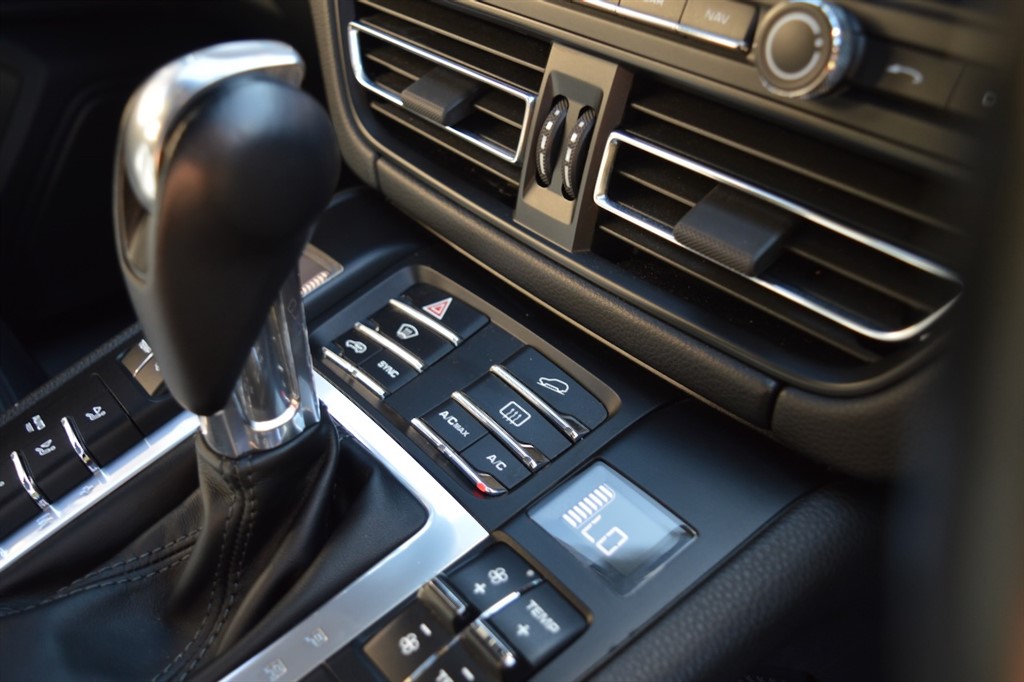 Used Porsche Macan 2018 for sale - 76392331: Photo 26