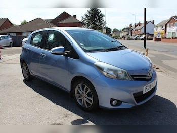 Used Toyota Yaris 2014 for sale - 79335127: Photo