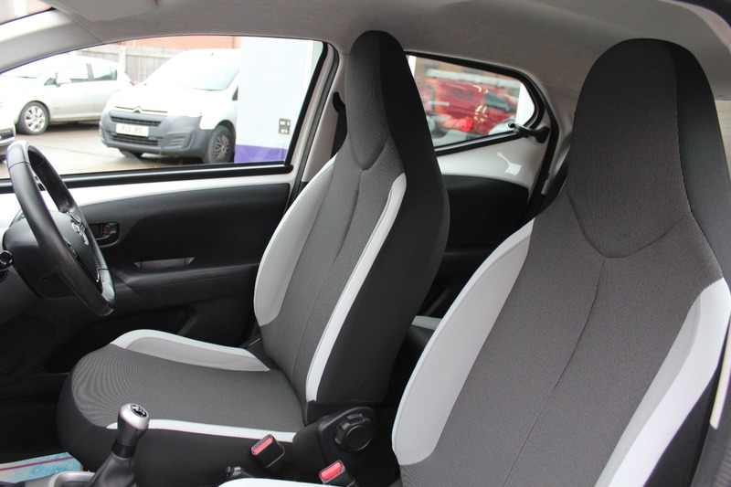 Used Toyota AYGO 2015 for sale - 76357127: Photo 13