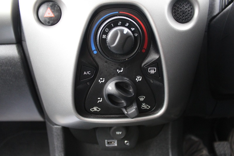 Used Toyota AYGO 2015 for sale - 76357127: Photo 16