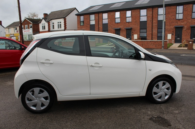 Used Toyota AYGO 2015 for sale - 76357127: Photo 4