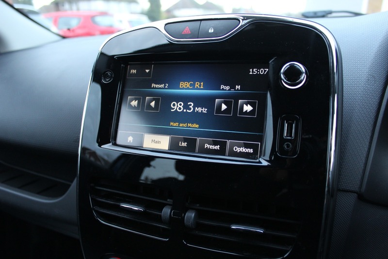 Used Renault Clio 2013 for sale - 76884596: Photo 15