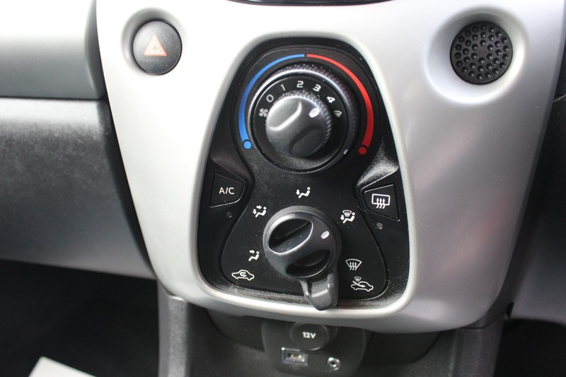 Used Peugeot 108 2014 for sale - 76536309: Photo 13