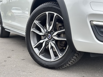 Used Volvo V60 2017 for sale - 75957527: Photo