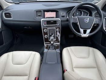 Used Volvo V60 2017 for sale - 75957527: Photo