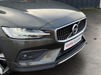 Used Volvo V60 2020 for sale - 77140341: Photo