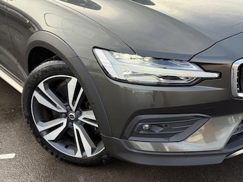 Used Volvo V60 2020 for sale - 77140341: Photo