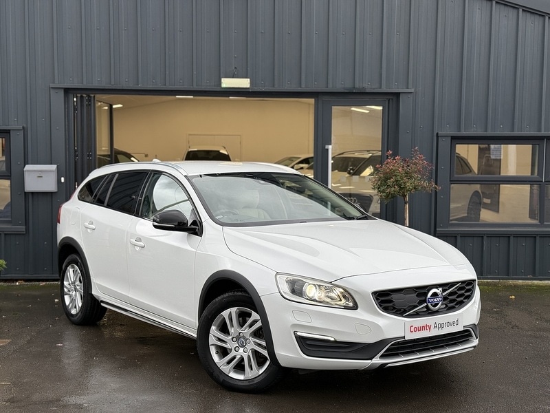 Used Volvo V60 2025 for sale - 76863533: Photo 1