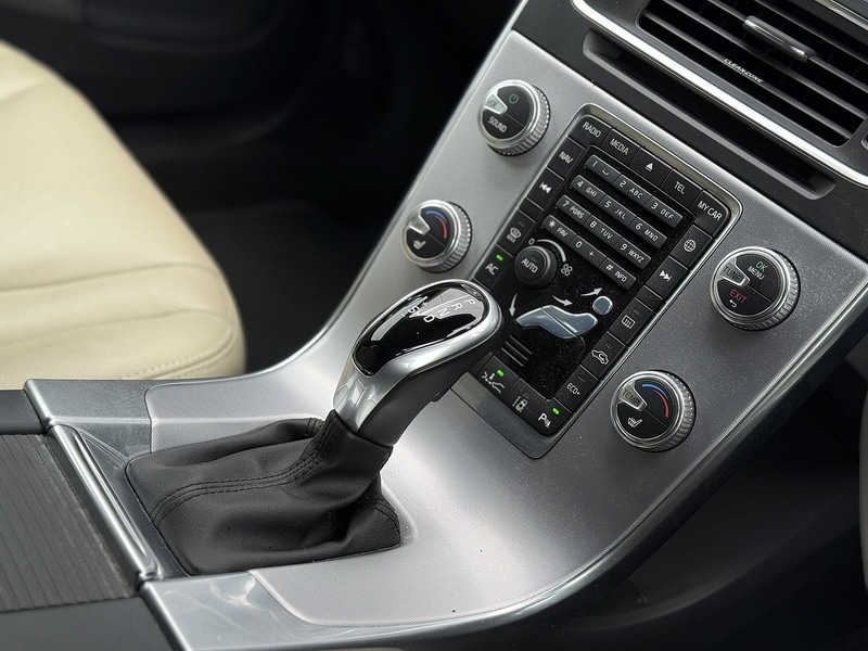 Used Volvo V60 2025 for sale - 76863533: Photo 32