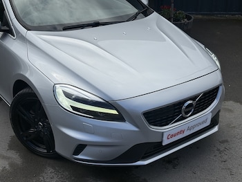 Used Volvo V40 2019 for sale - 79570749: Photo