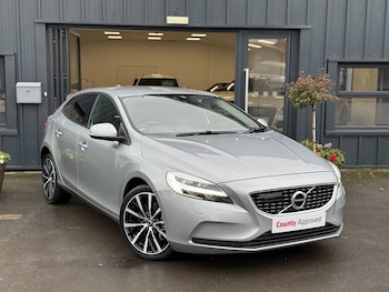 Used Volvo V40 2018 for sale - 76518510: Photo