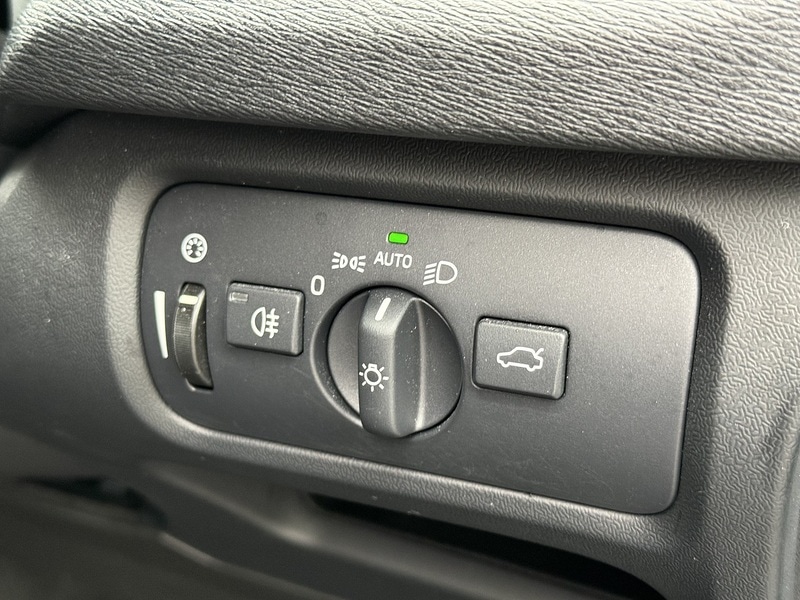 Used Volvo V40 for sale - 76518510: Photo 28