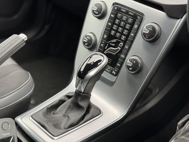 Used Volvo V40 for sale - 76518510: Photo 32