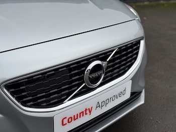 Used Volvo V40 2018 for sale - 76518510: Photo