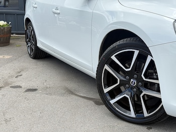 Used Volvo V60 2017 for sale - 79082498: Photo