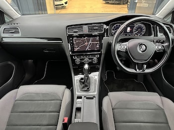 Used Volkswagen Golf 2019 for sale - 76950796: Photo