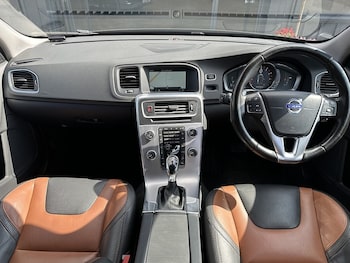 Used Volvo V60 Cross Country 2016 for sale - 75957489: Photo