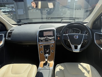 Used Volvo XC60 2017 for sale - 78712360: Photo
