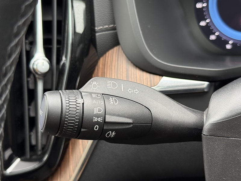 Used Volvo XC60 2025 for sale - 76210910: Photo 41