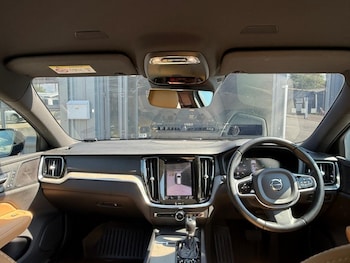 Used Volvo V60 2019 for sale - 78776862: Photo