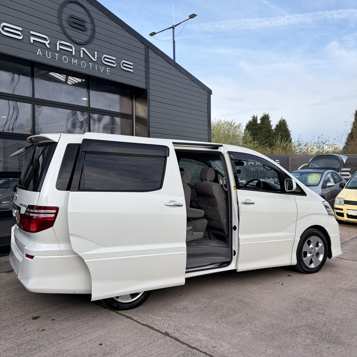 Used Toyota Alphard 2021 for sale - 78182876: Photo 4