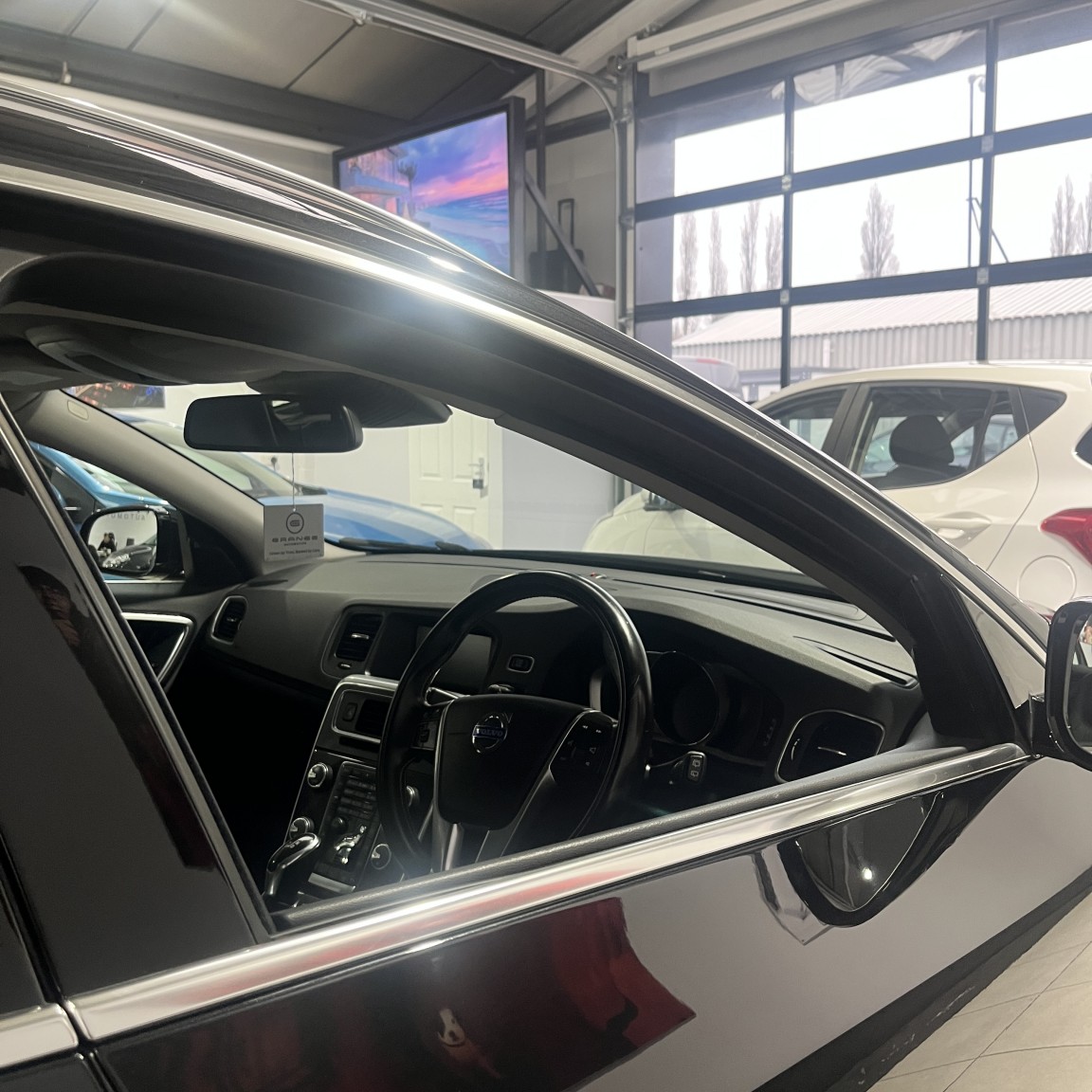 Used Volvo V60 2013 for sale - 77129648: Photo 15