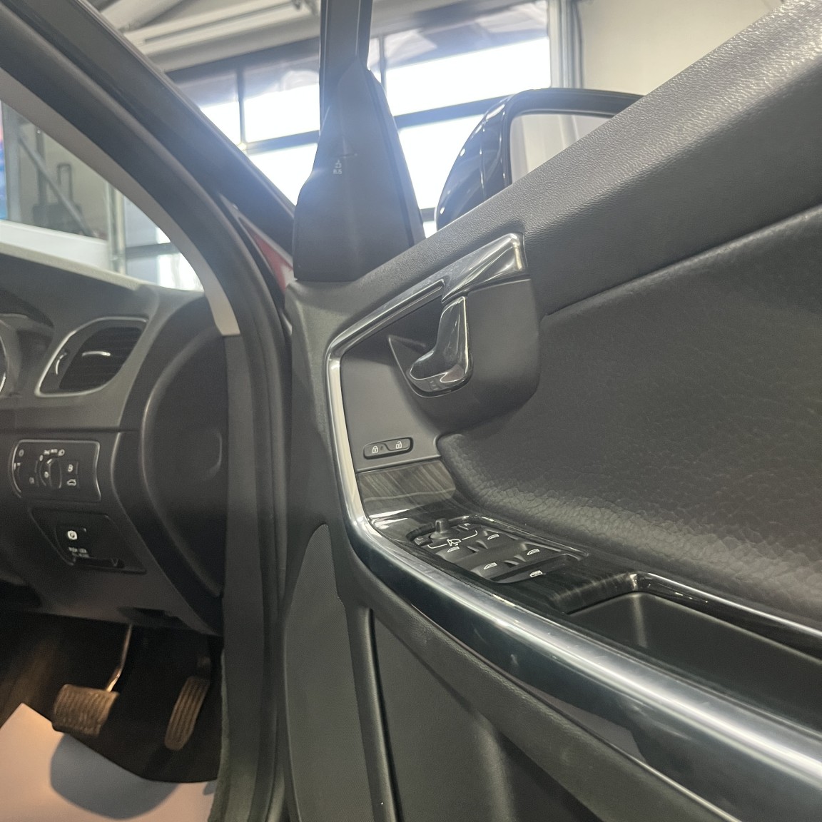 Used Volvo V60 2013 for sale - 77129648: Photo 18