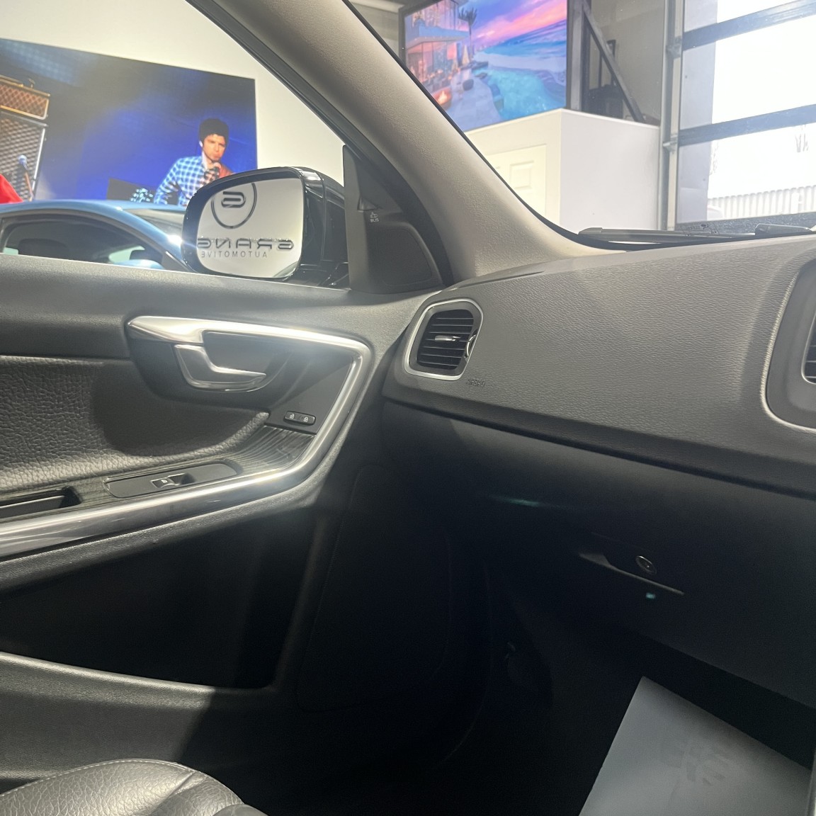 Used Volvo V60 2013 for sale - 77129648: Photo 30