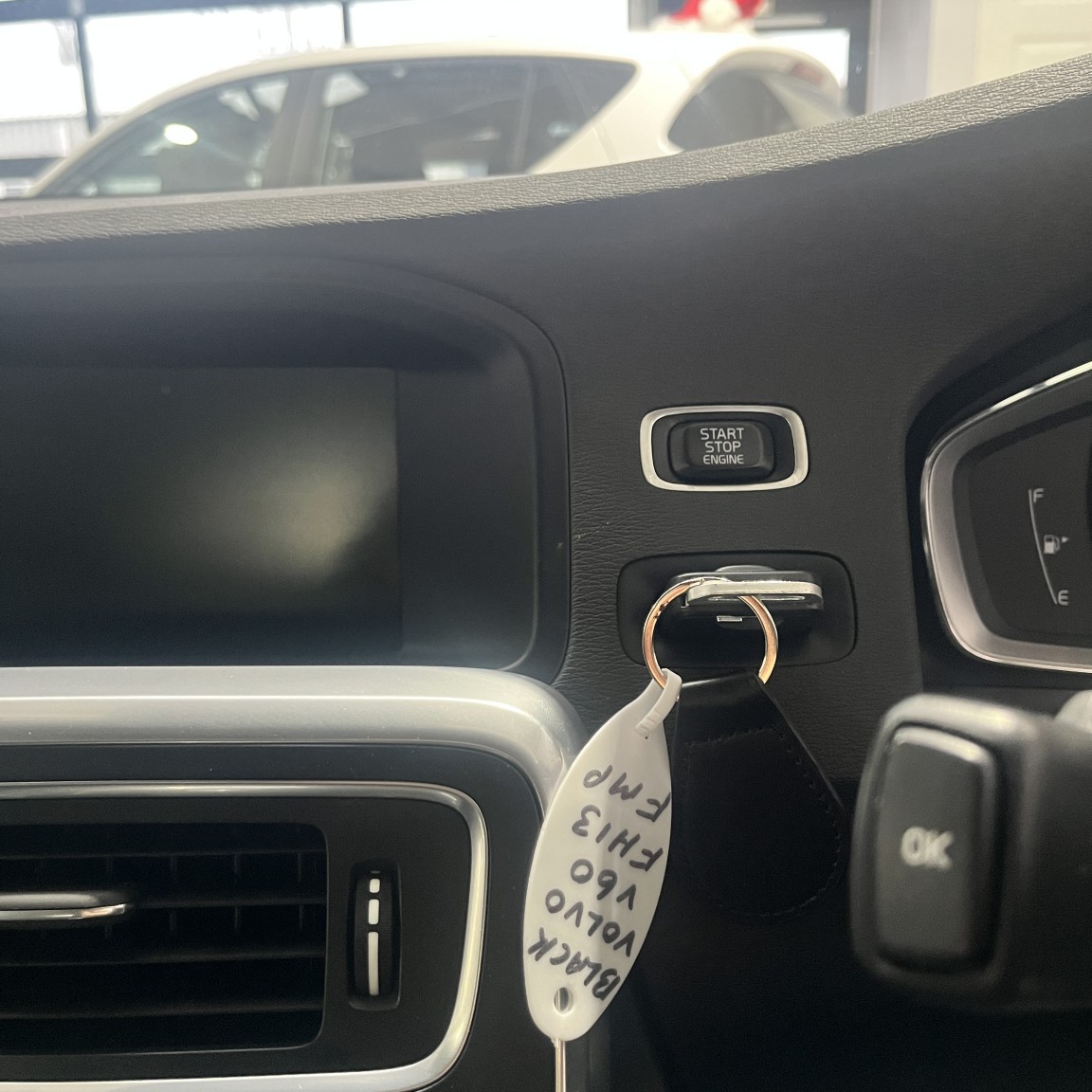 Used Volvo V60 2013 for sale - 77129648: Photo 32