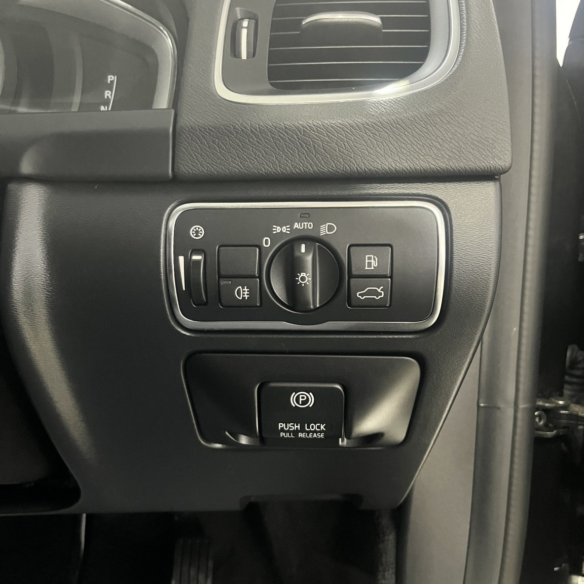 Used Volvo V60 2013 for sale - 77129648: Photo 35