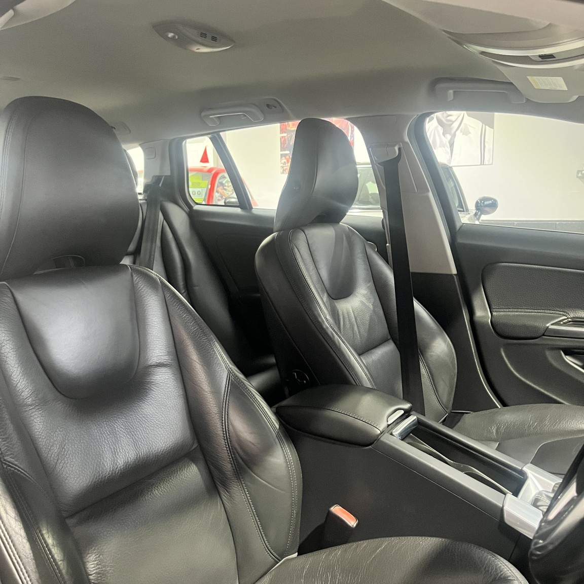 Used Volvo V60 2013 for sale - 77129648: Photo 37