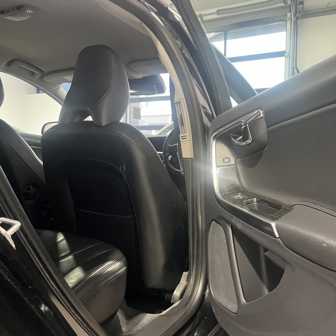 Used Volvo V60 2013 for sale - 77129648: Photo 40