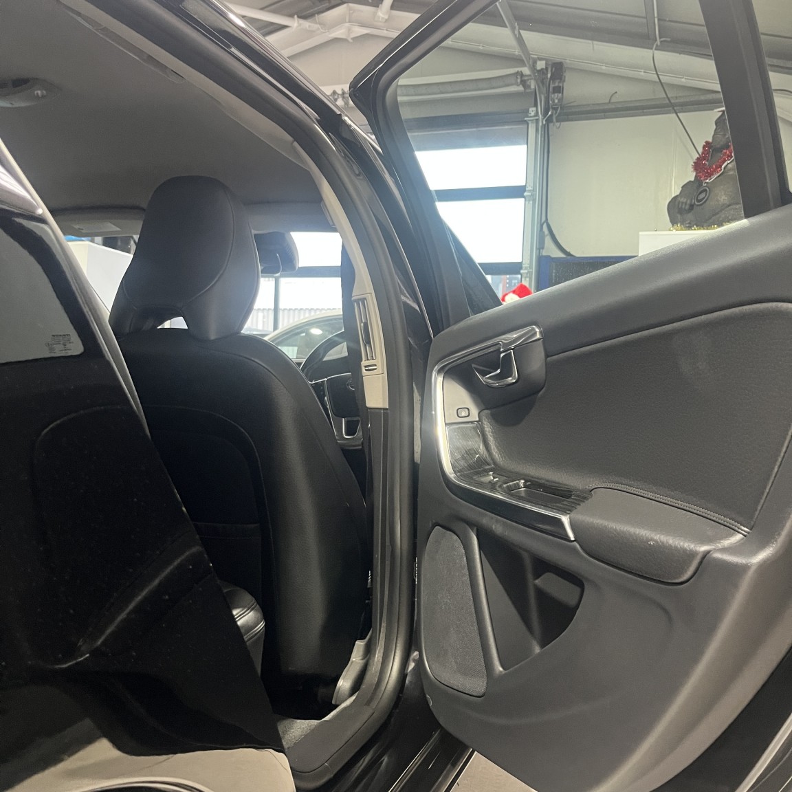 Used Volvo V60 2013 for sale - 77129648: Photo 41