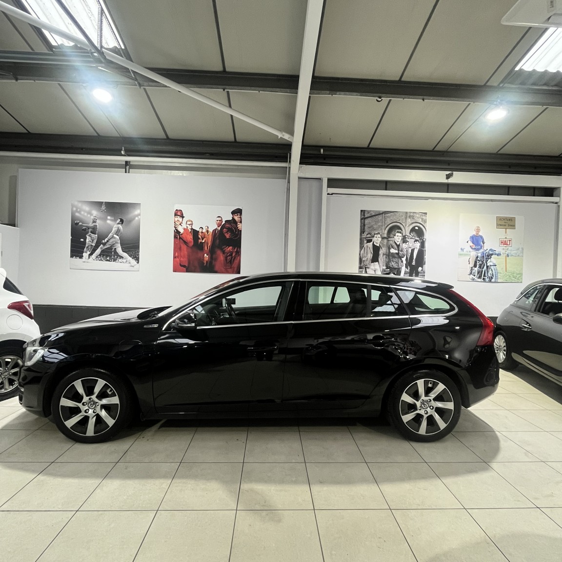 Used Volvo V60 2013 for sale - 77129648: Photo 64
