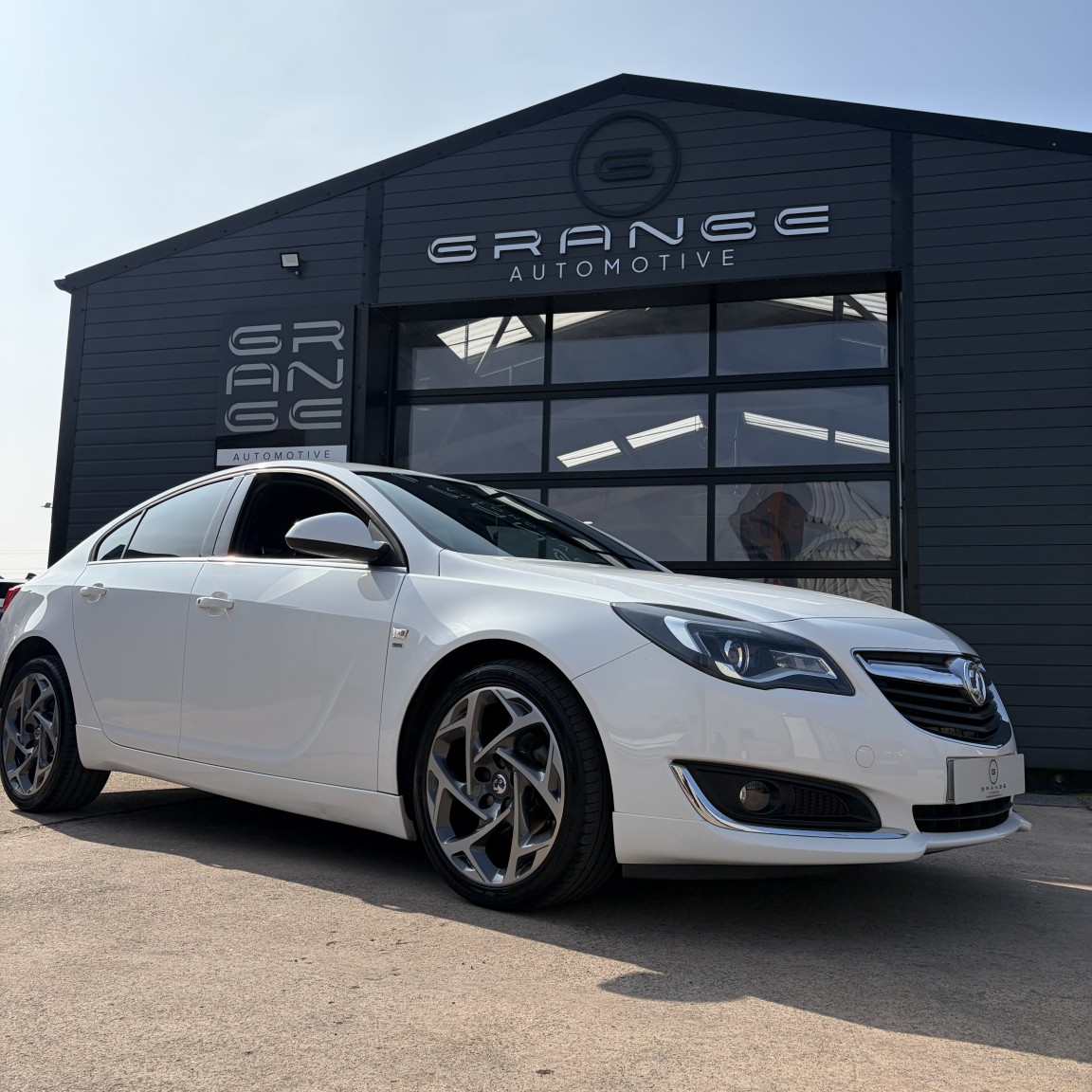 Used Vauxhall Insignia 2016 for sale - 77977154: Photo 2