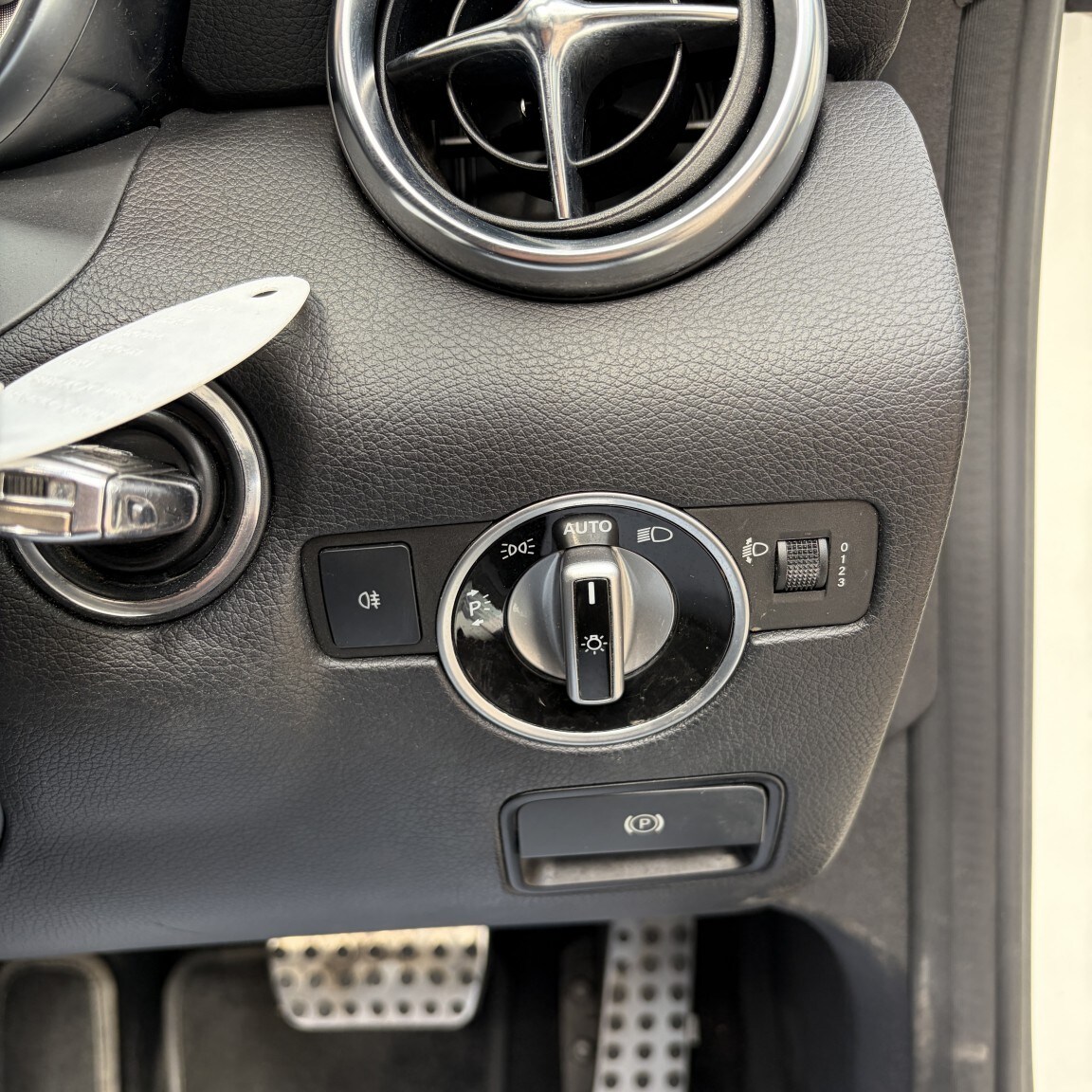 Used Mercedes-Benz SLK 2011 for sale - 77897820: Photo 22