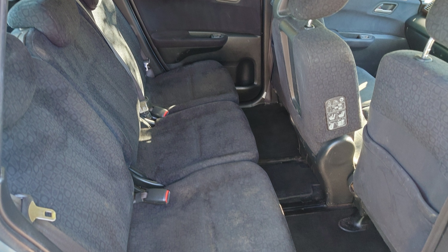 Used Honda FR-V 2005 for sale - 76102022: Photo 9