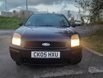 Used Ford Fusion 2005 for sale - 76618550: Photo