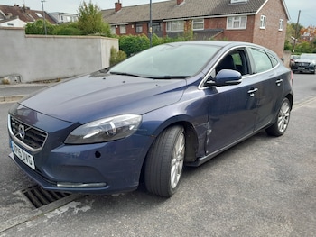 Used Volvo V40 2015 for sale - 76076640: Photo