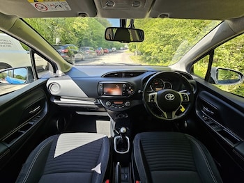 Used Toyota Yaris 2015 for sale - 76228723: Photo