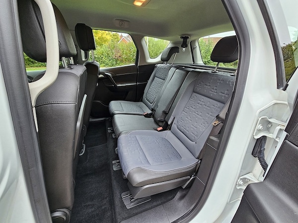 Used Vauxhall Meriva 2015 for sale - 76292177: Photo 9