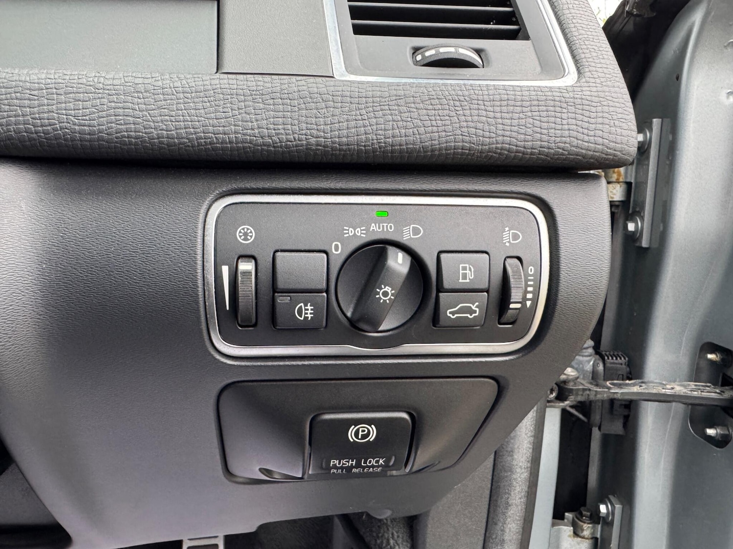 Used Volvo XC60 2014 for sale - 76512222: Photo 58