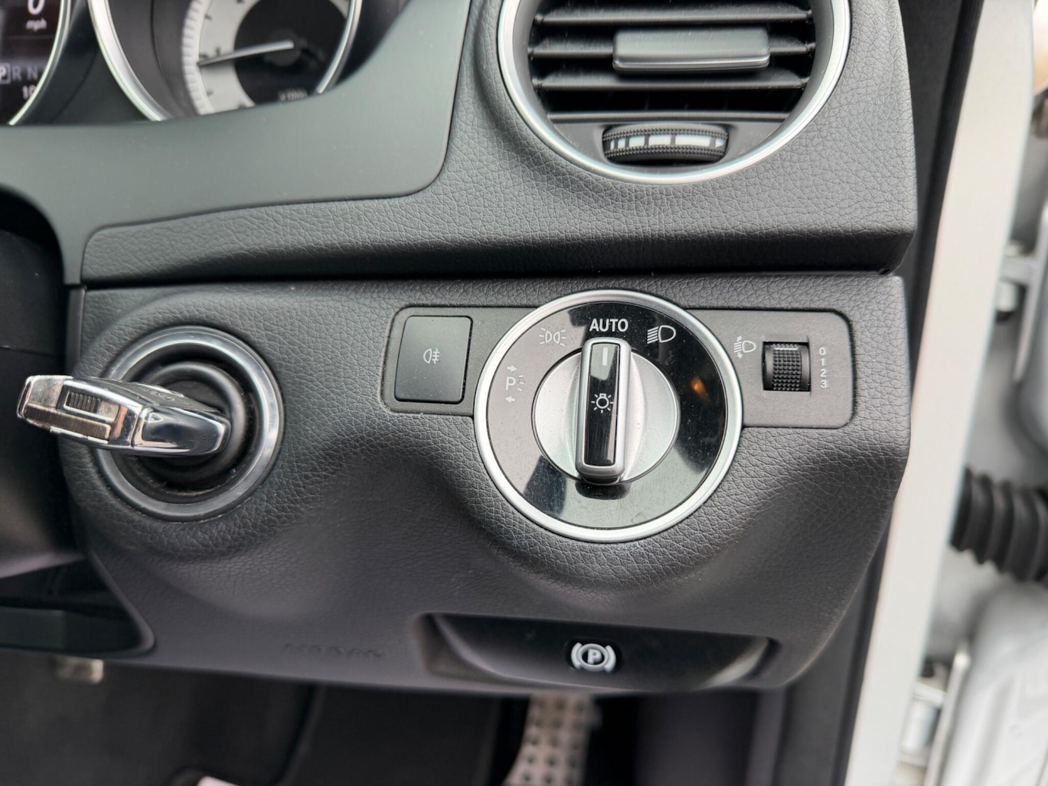 Used Mercedes-Benz C Class 2013 for sale - 77440184: Photo 51