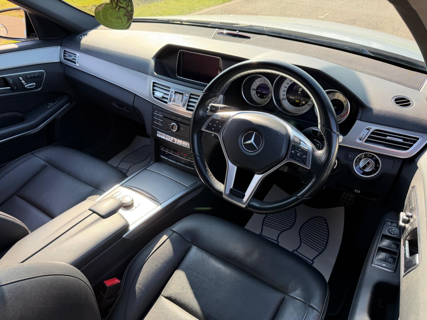 Used Mercedes-Benz E Class for sale - 77958176: Photo 2